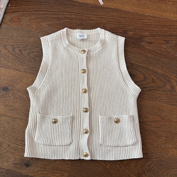 Song of Style Beige Ribbed Scoop Neck Knit Vest - Picture 10 of 13